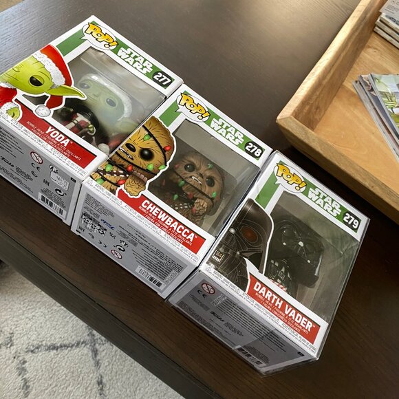 Funko Pop - Star Wars: Holiday Santa Yoda Collectible Figure - Picture 4 of 6